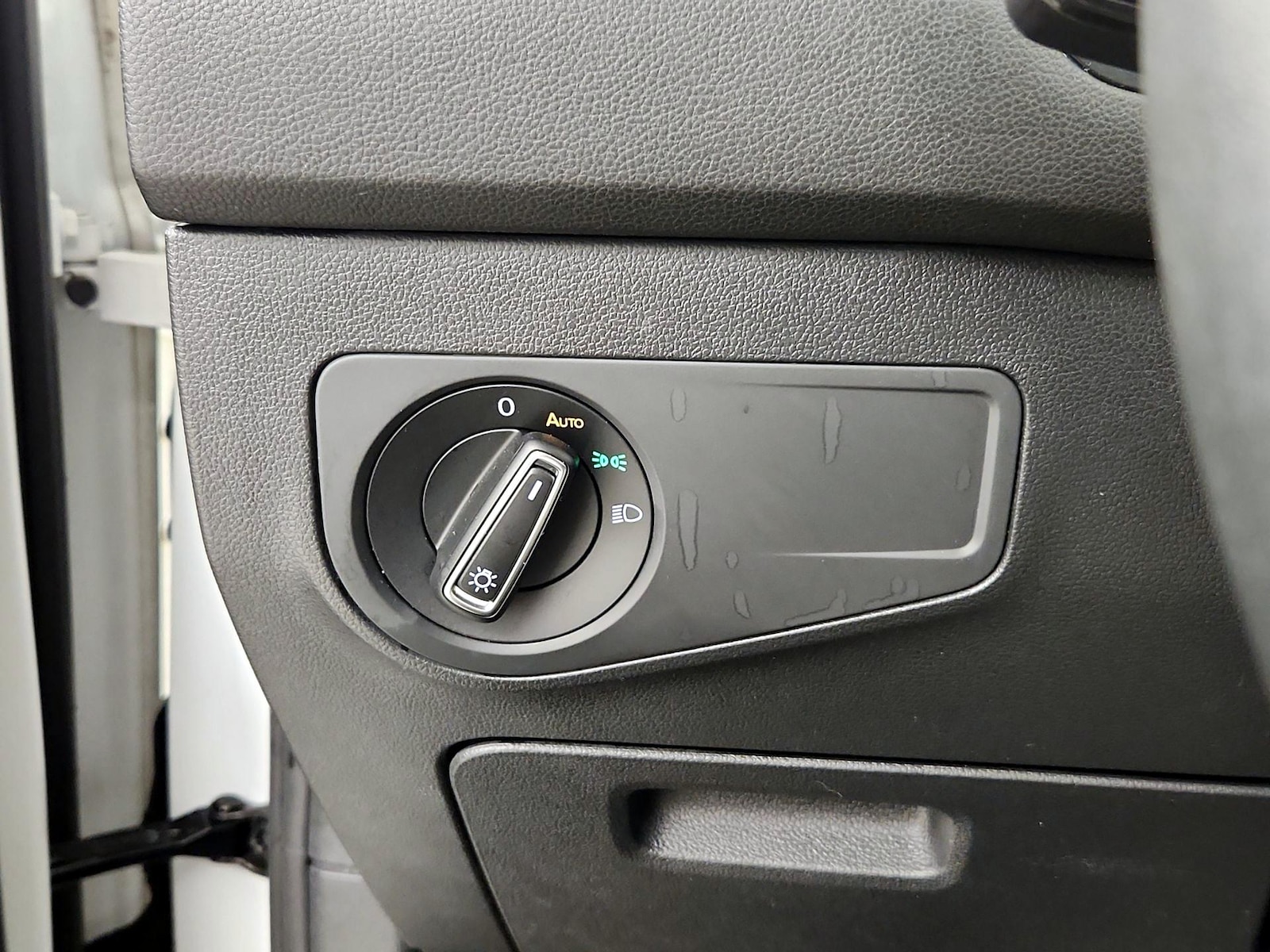 2020 Volkswagen Tiguan SE - Photo 14