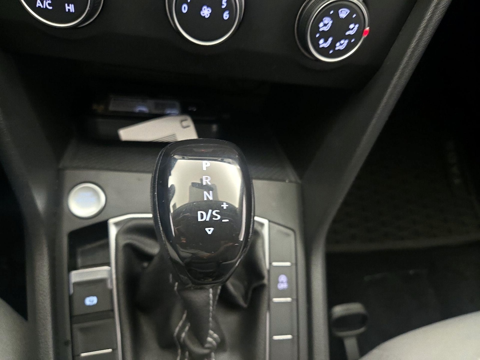 2022 Volkswagen Taos S - Photo 18