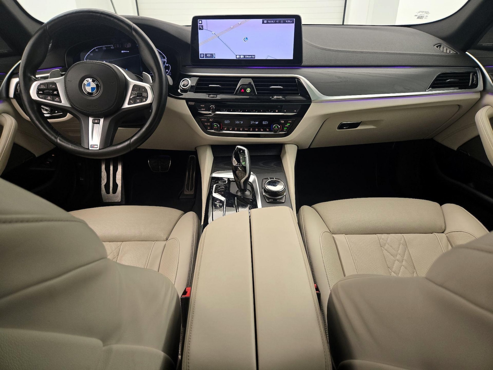 2021 BMW 5 Series 530e - Photo 10