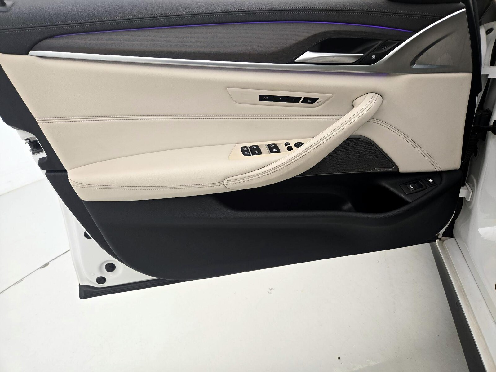2021 BMW 5 Series 530e - Photo 13