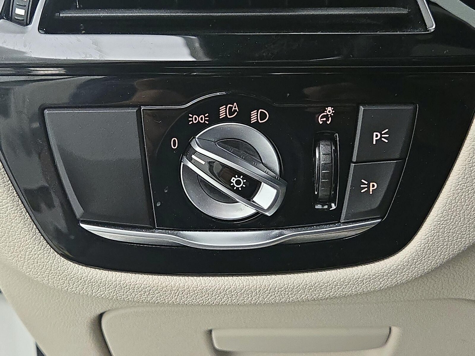 2021 BMW 5 Series 530e - Photo 14