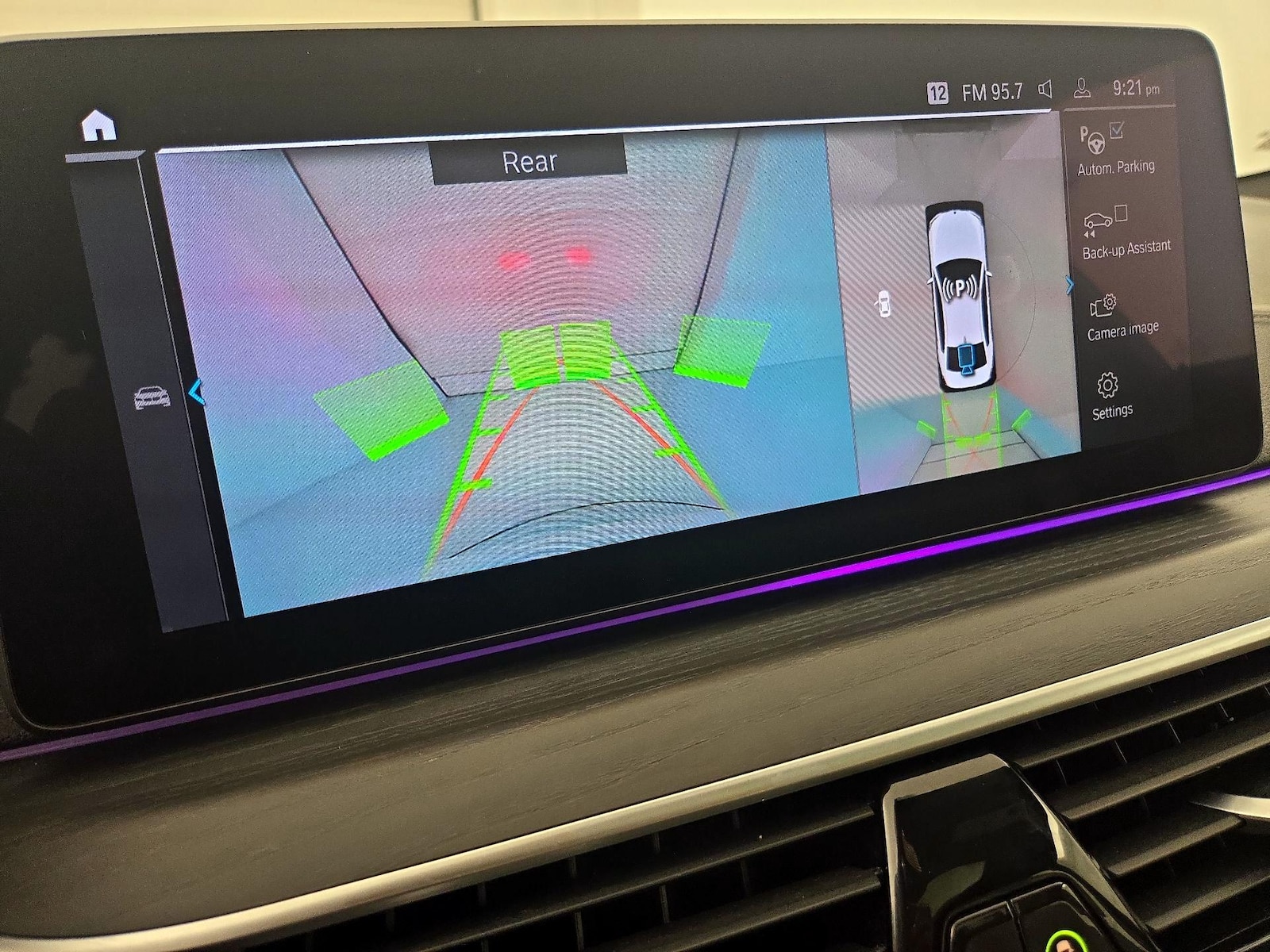 2021 BMW 5 Series 530e - Photo 16