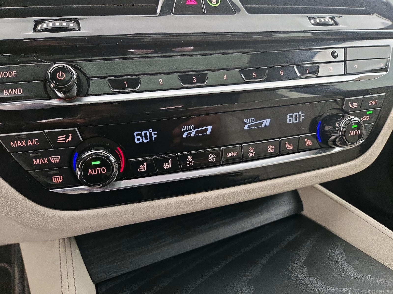 2021 BMW 5 Series 530e - Photo 18