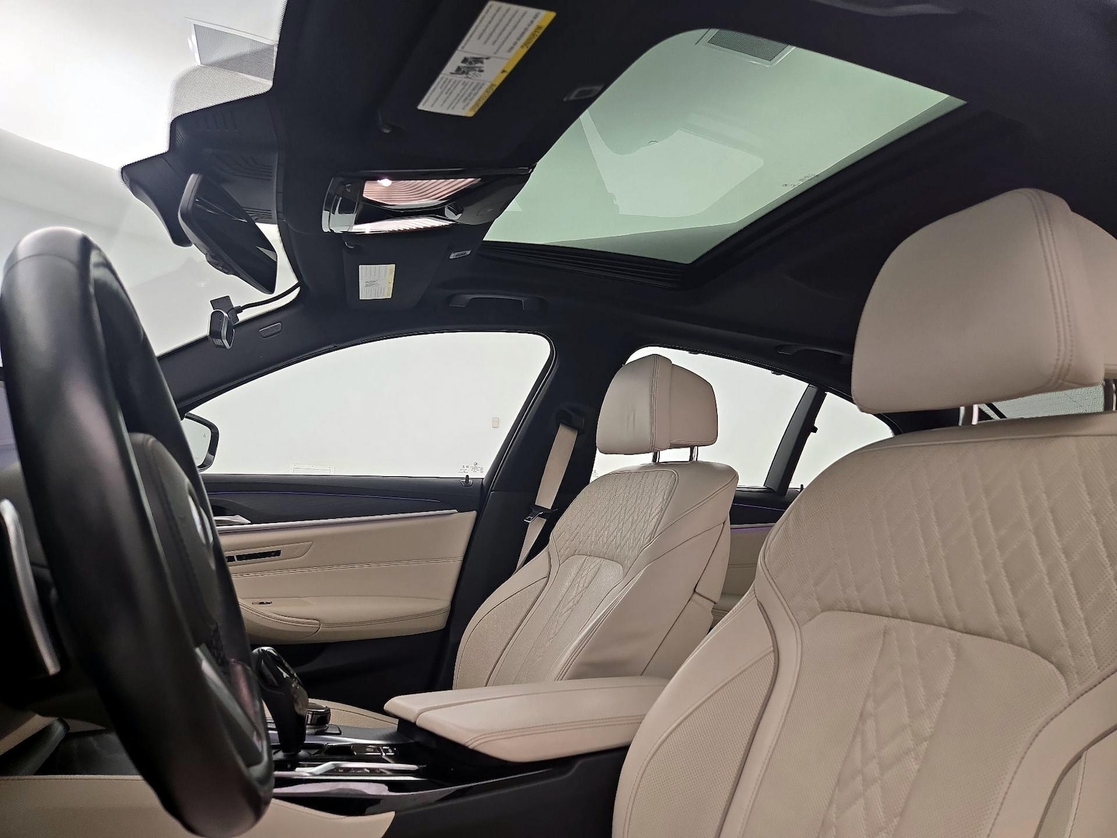 2021 BMW 5 Series 530e - Photo 21