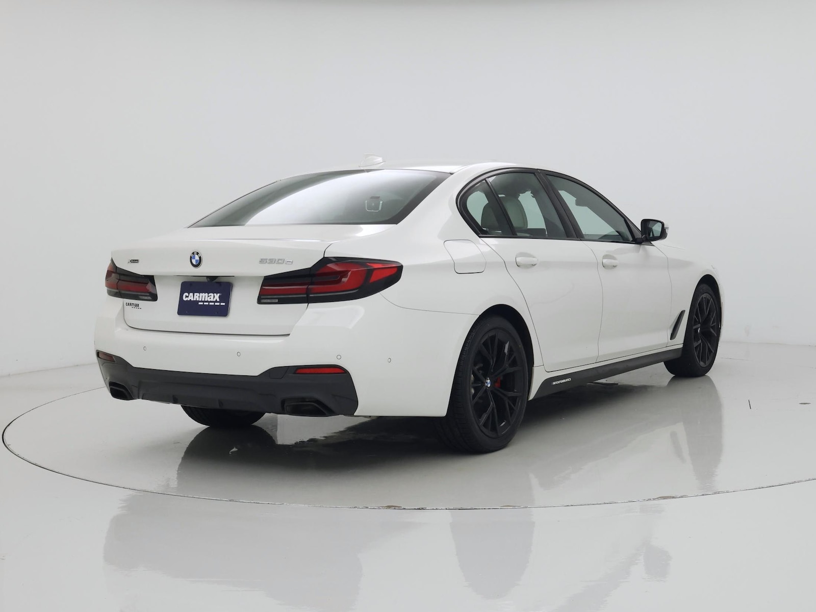 2021 BMW 5 Series 530e - Photo 9