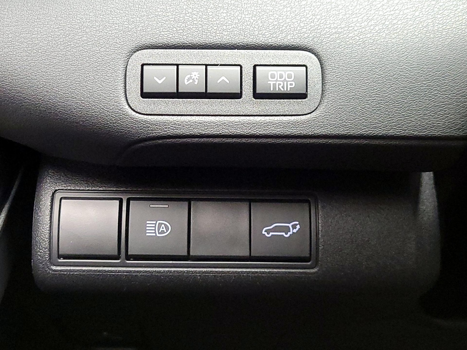 2026 Toyota C-HR SE - Photo 14
