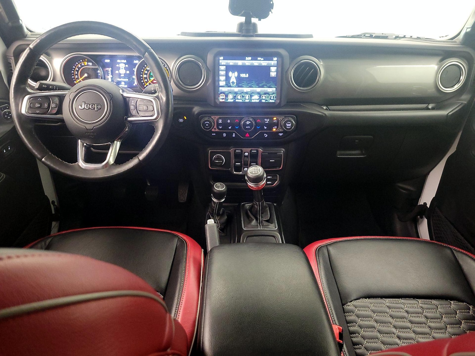 Apple CarPlay® & Android Auto™