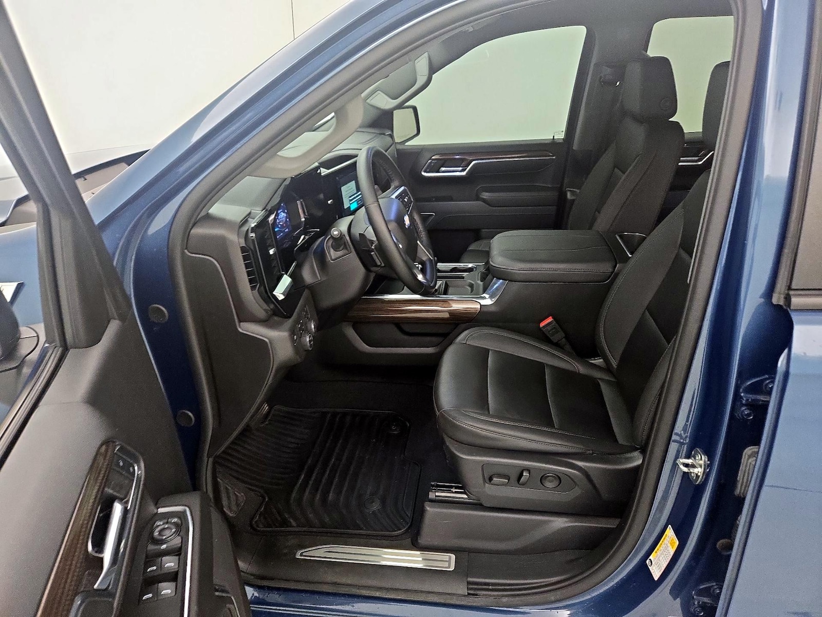 2024 Chevrolet Silverado 1500 LT - Photo 12