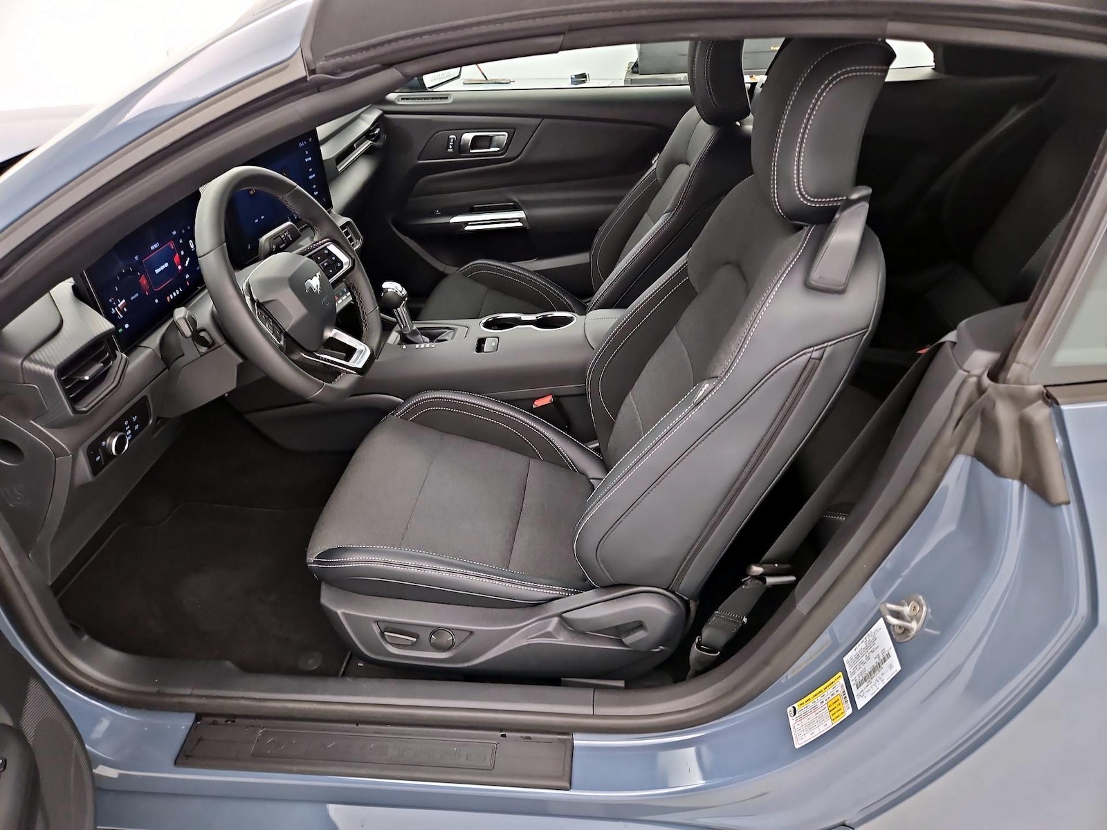 2025 Ford Mustang EcoBoost - Photo 12