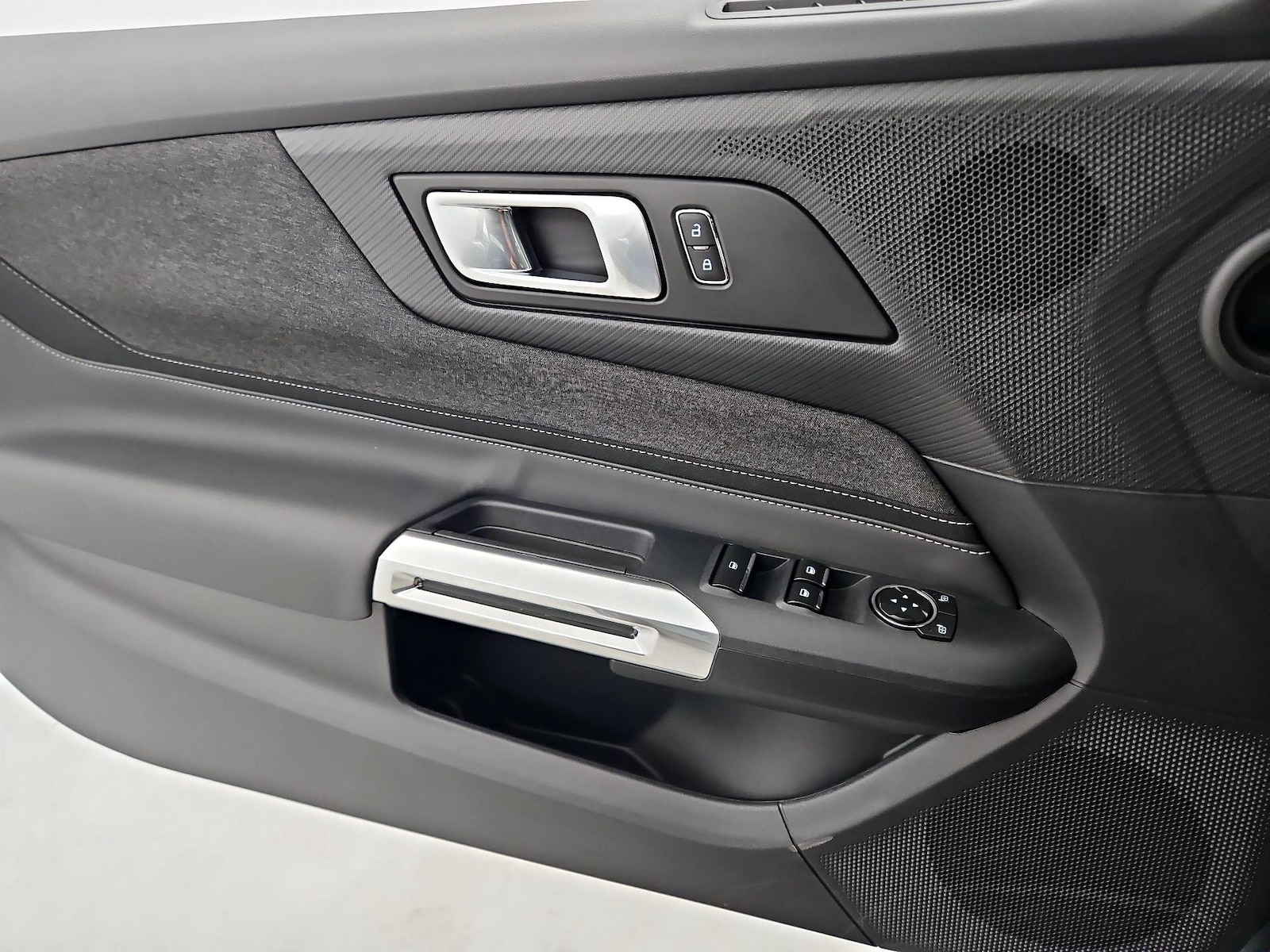 2025 Ford Mustang EcoBoost - Photo 13