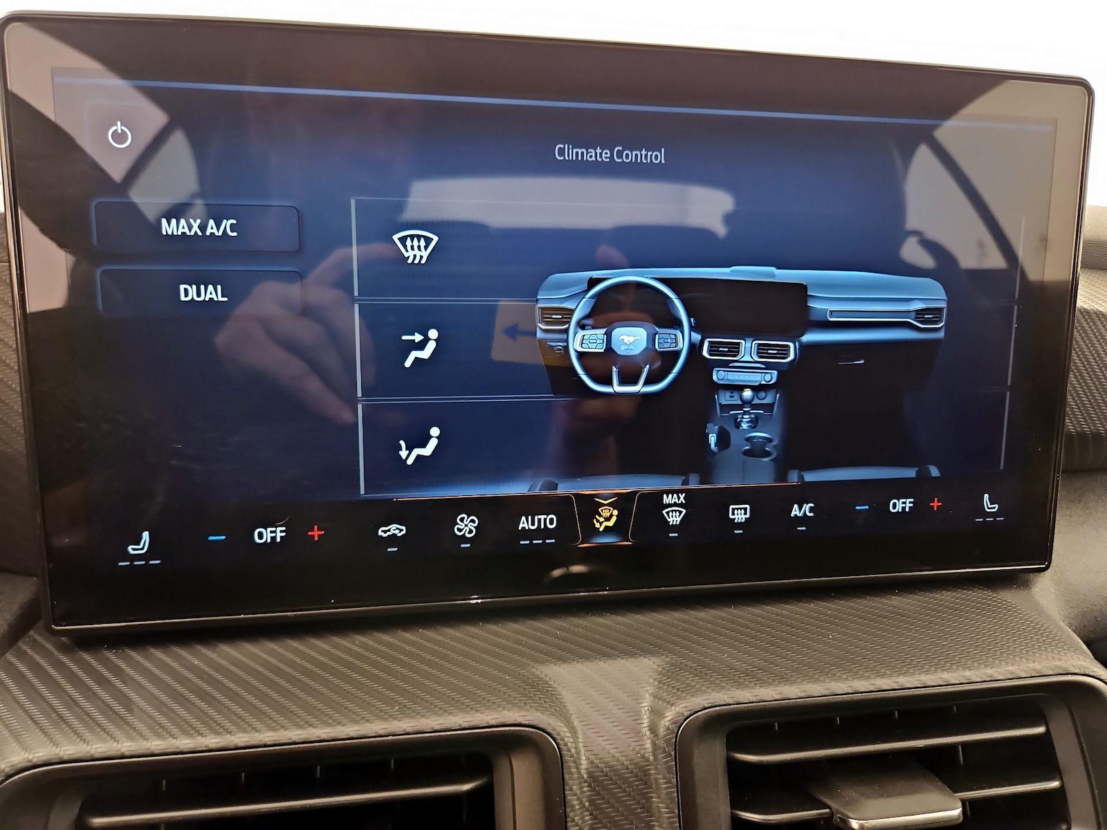 2025 Ford Mustang EcoBoost - Photo 17