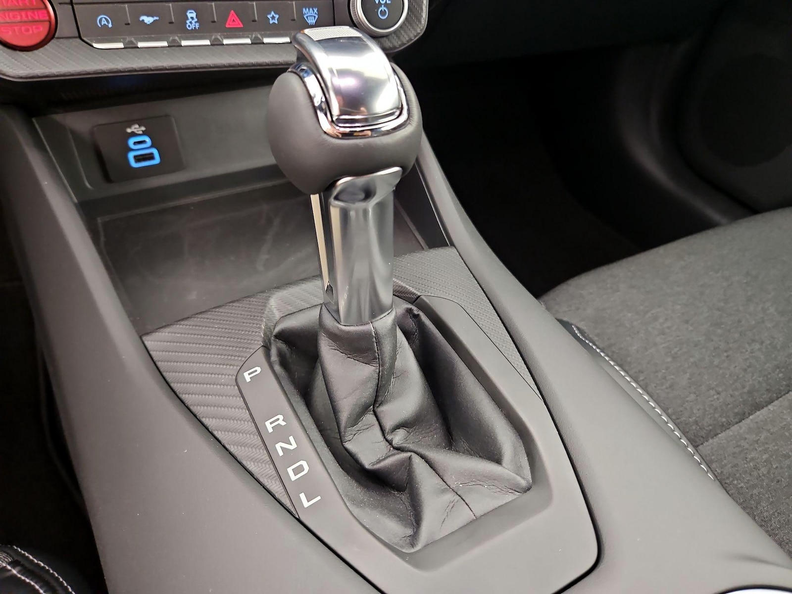 2025 Ford Mustang EcoBoost - Photo 18