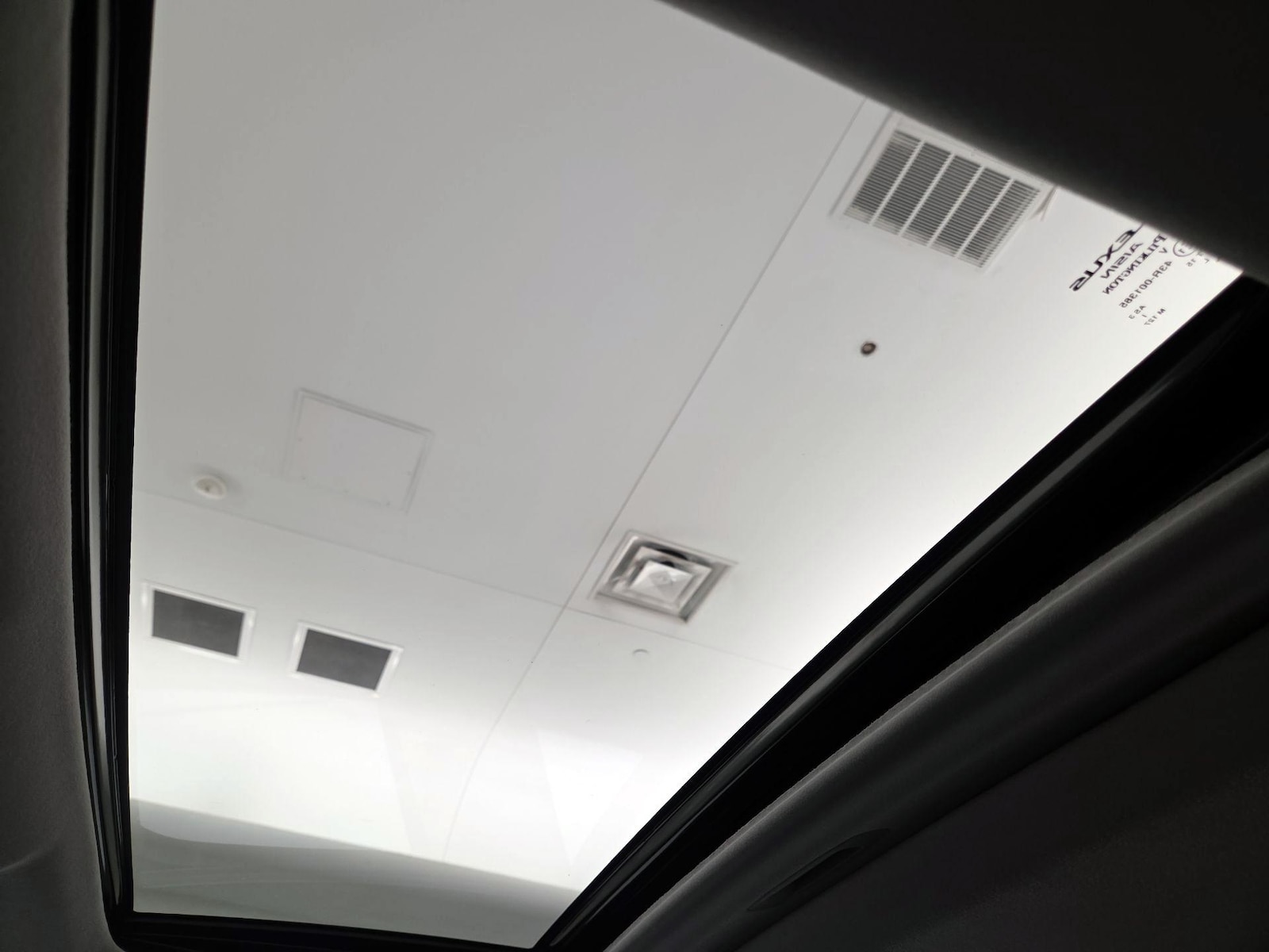 Sunroof(s) & Overhead Airbags