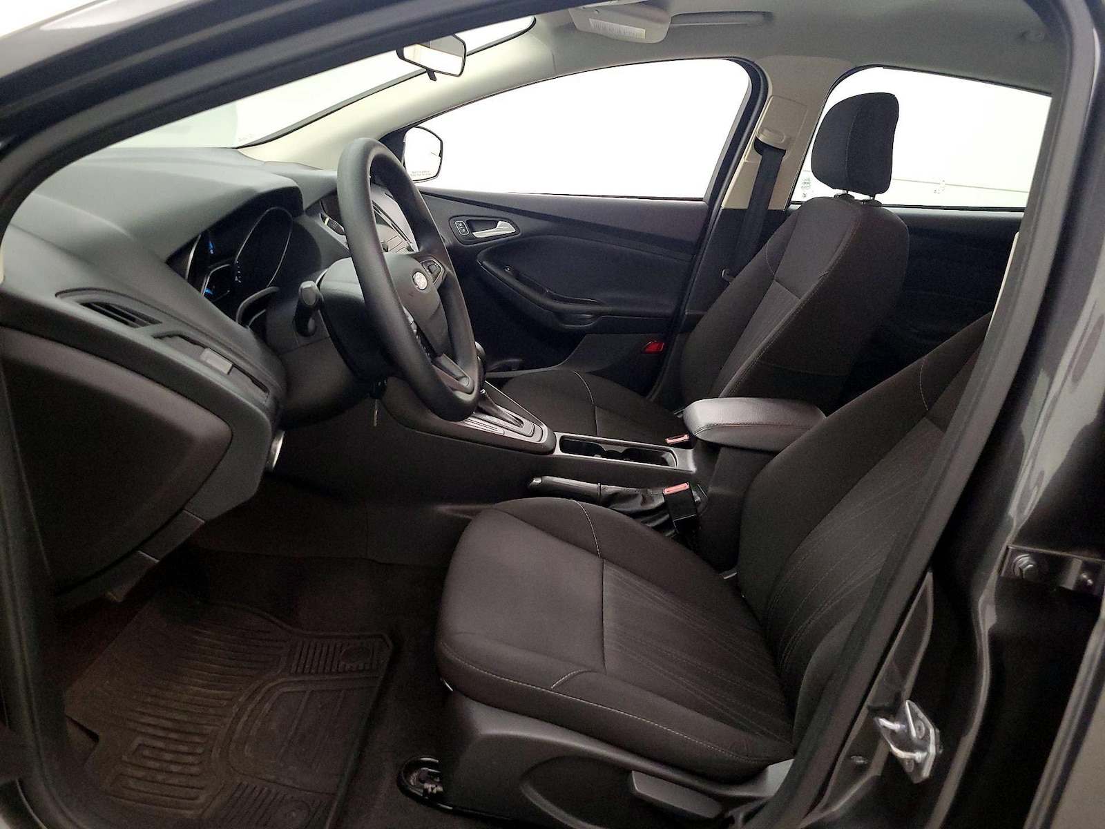 2018 Ford Focus SE - Photo 12