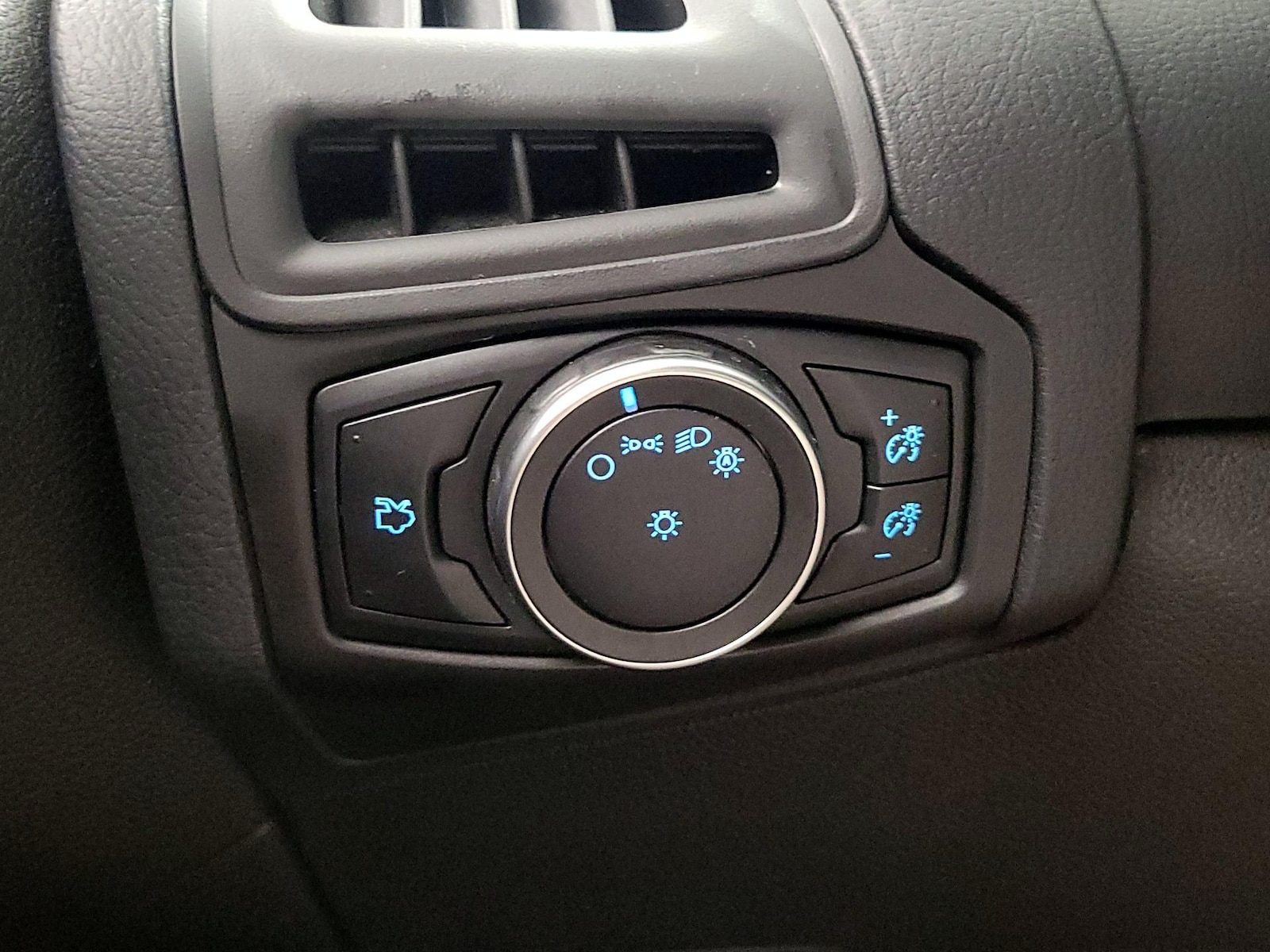 2018 Ford Focus SE - Photo 14