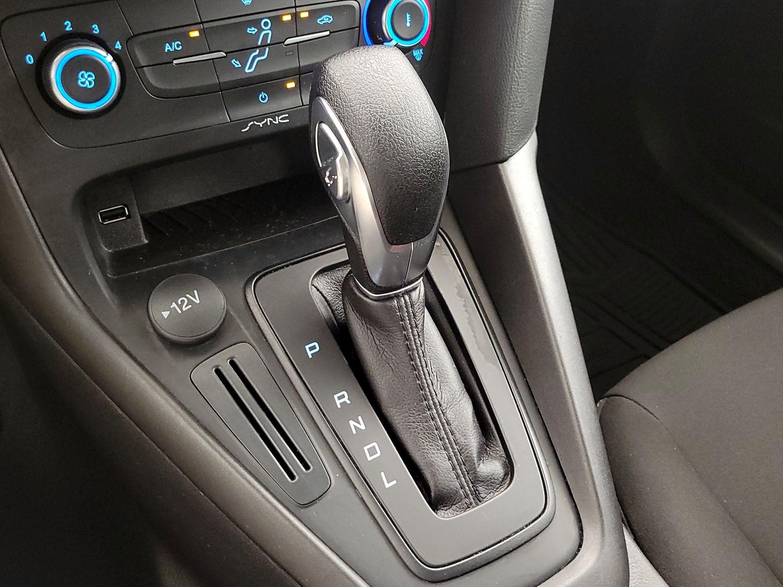 2018 Ford Focus SE - Photo 18