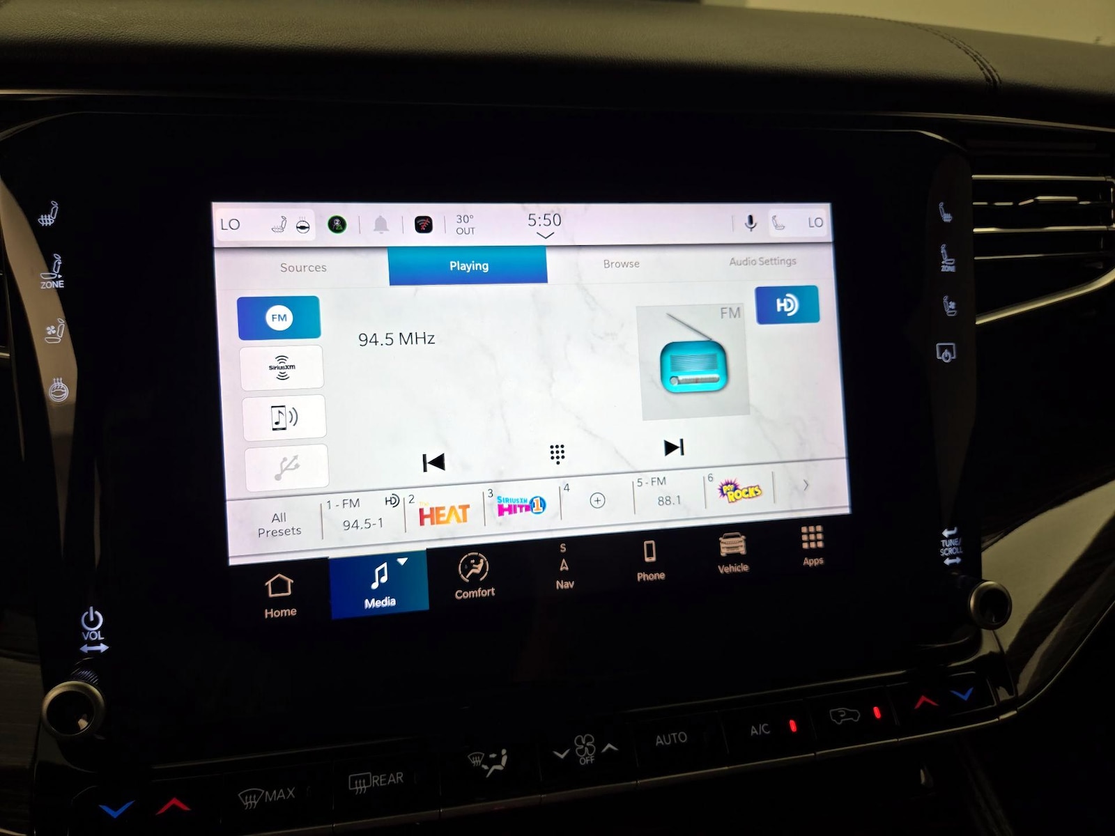 2022 Jeep Wagoneer Series III - Photo 17