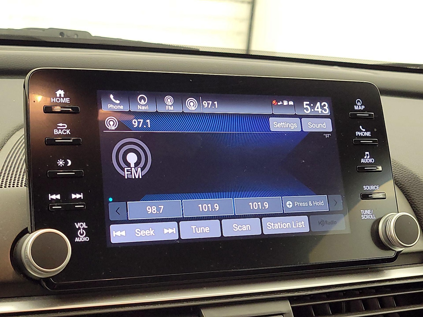 2018 Honda Accord Touring - Photo 17