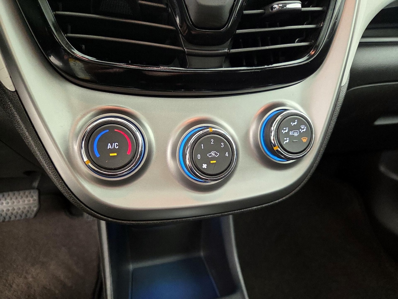 2016 Chevrolet Spark 1LT - Photo 17