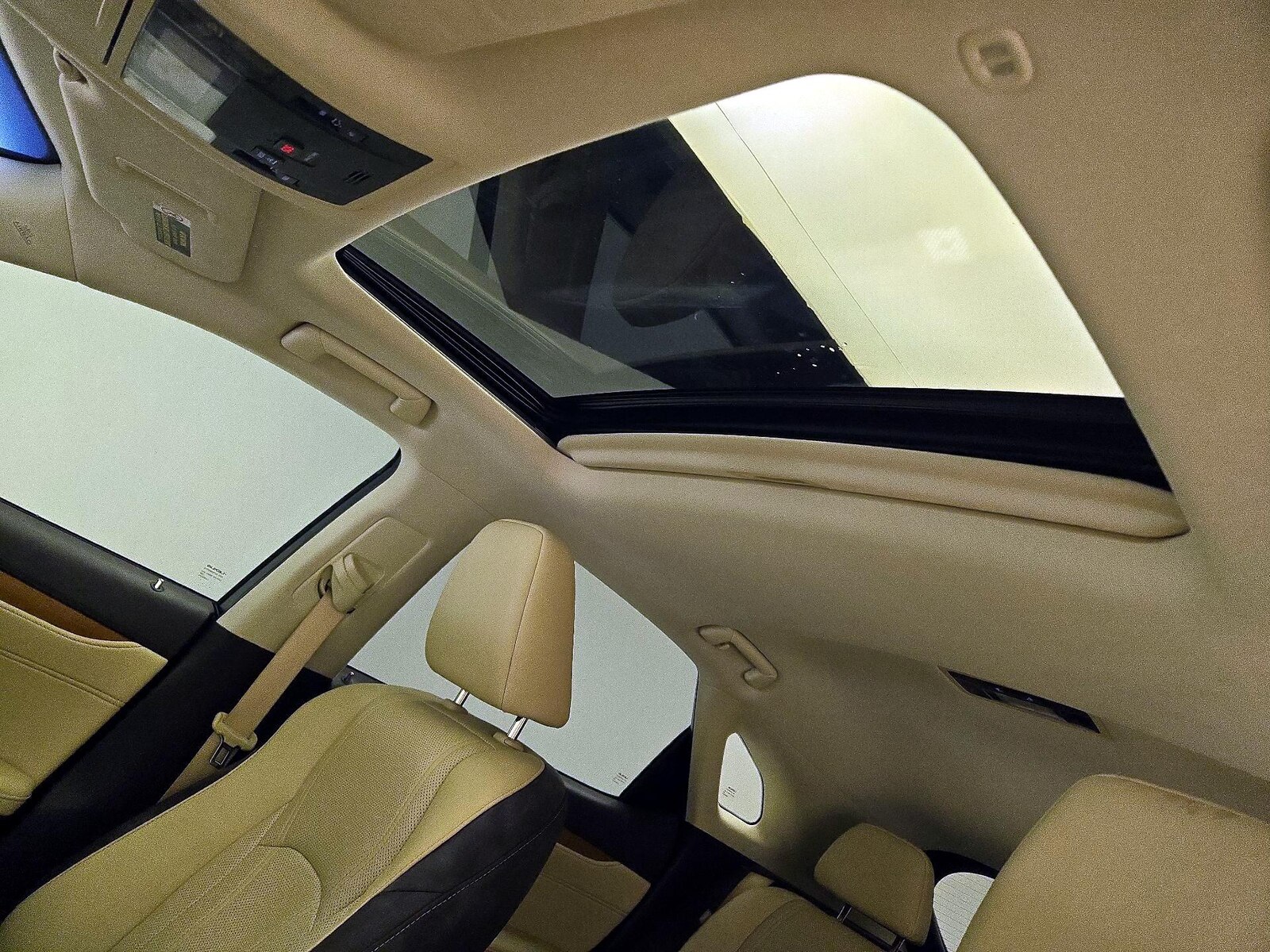 Sunroof(s) & Overhead Airbags