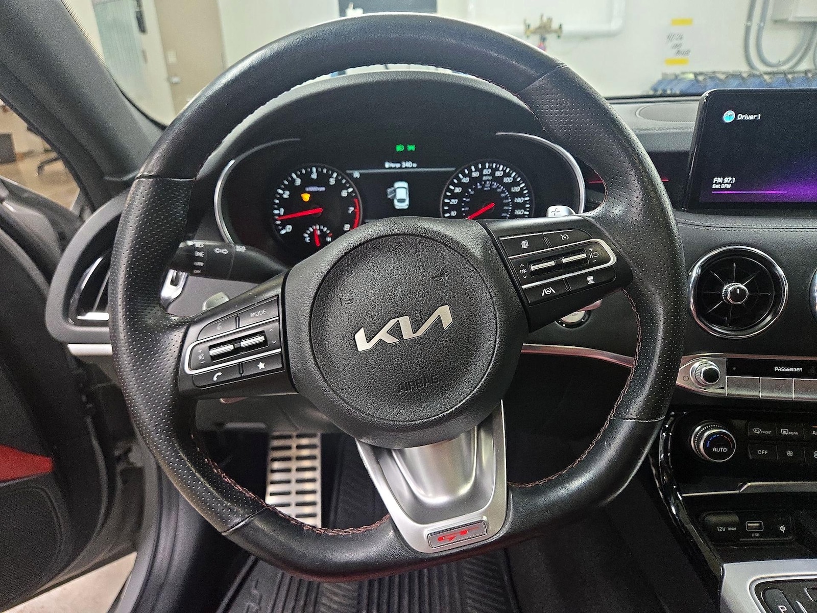 2022 Kia Stinger GT2 - Photo 11