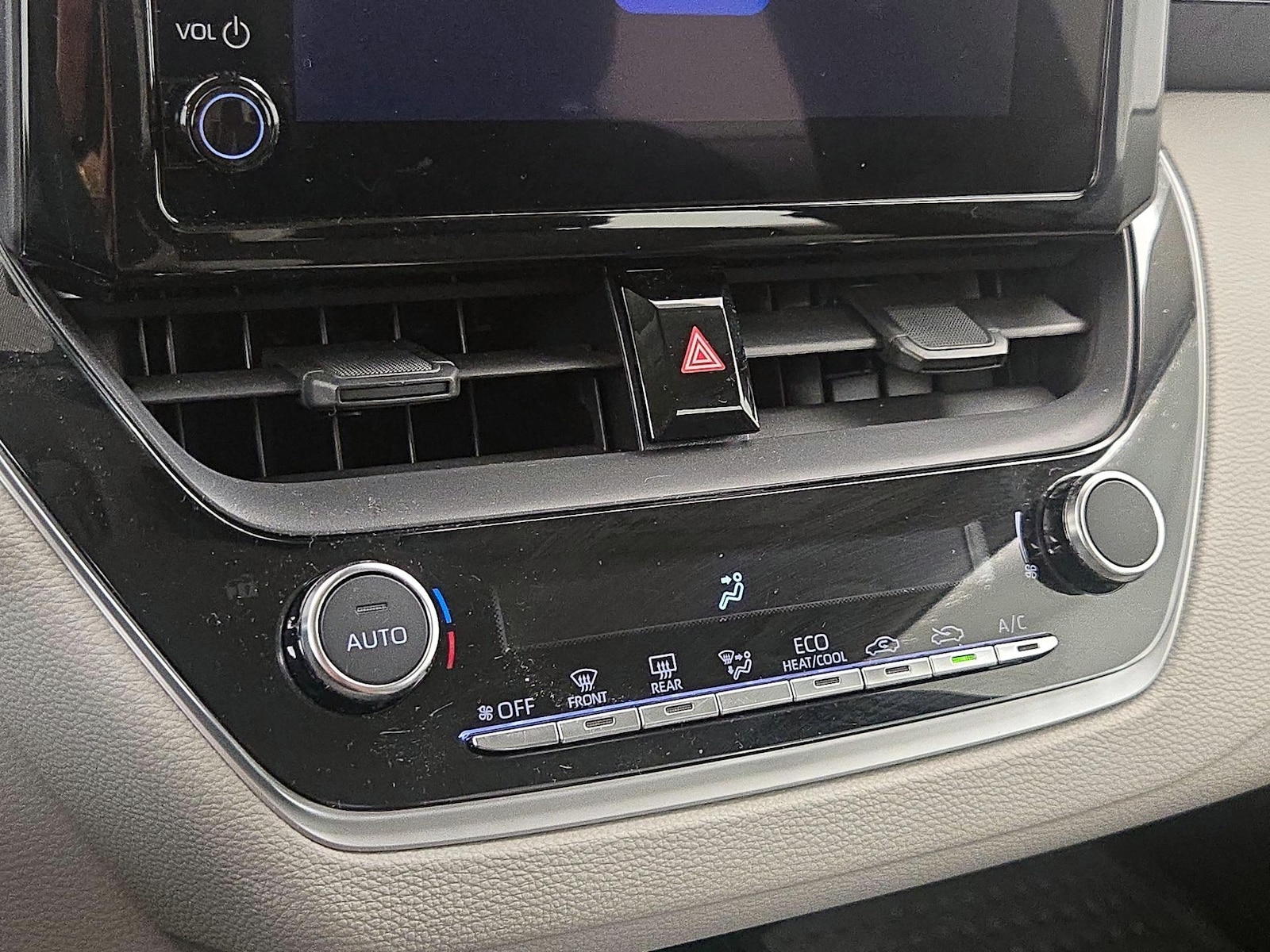 2024 Toyota Corolla LE - Photo 9