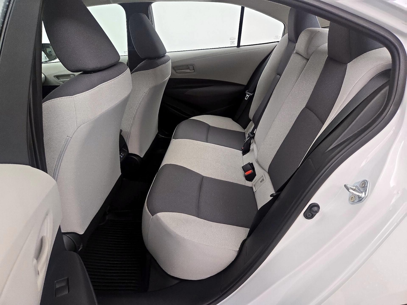 2024 Toyota Corolla LE - Photo 12