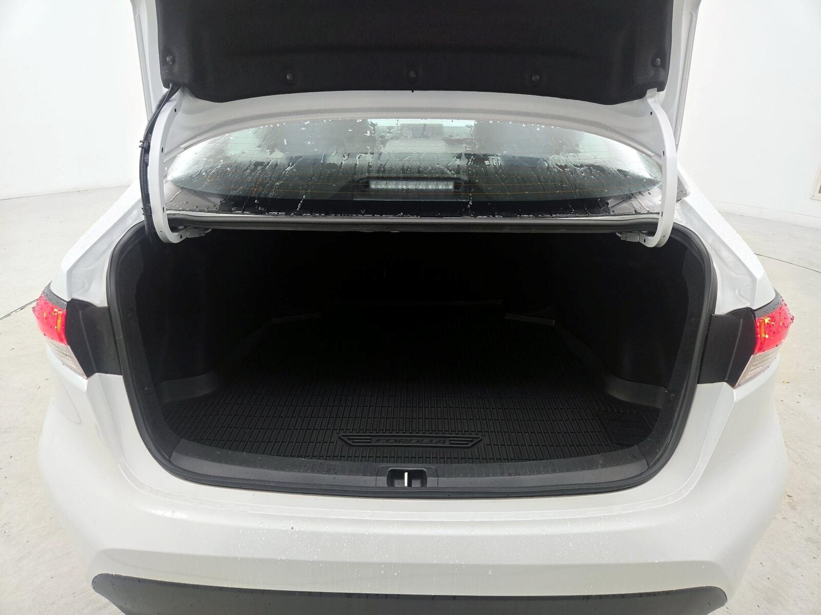 2024 Toyota Corolla LE - Photo 13