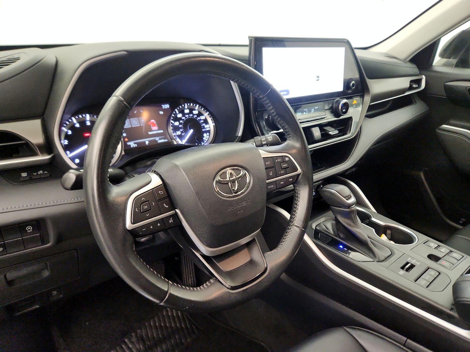2023 Toyota Highlander XLE - Photo 10