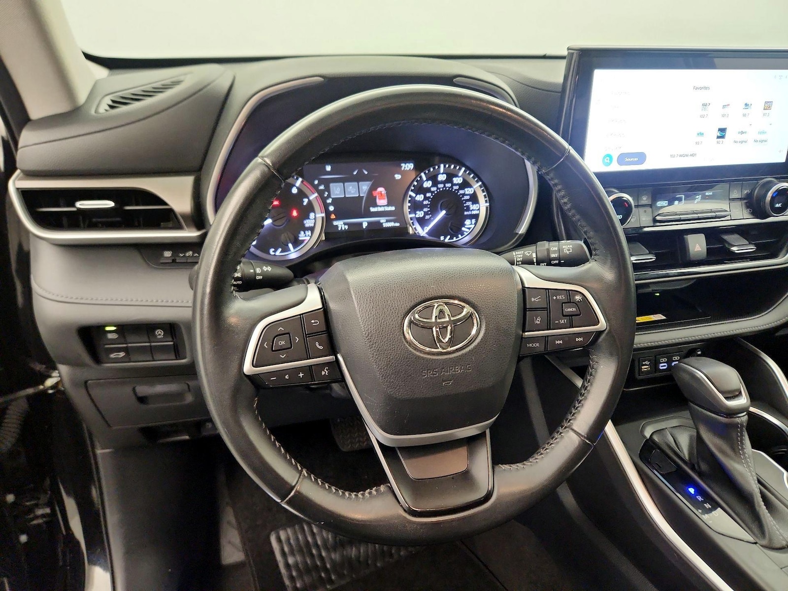 2023 Toyota Highlander XLE - Photo 11
