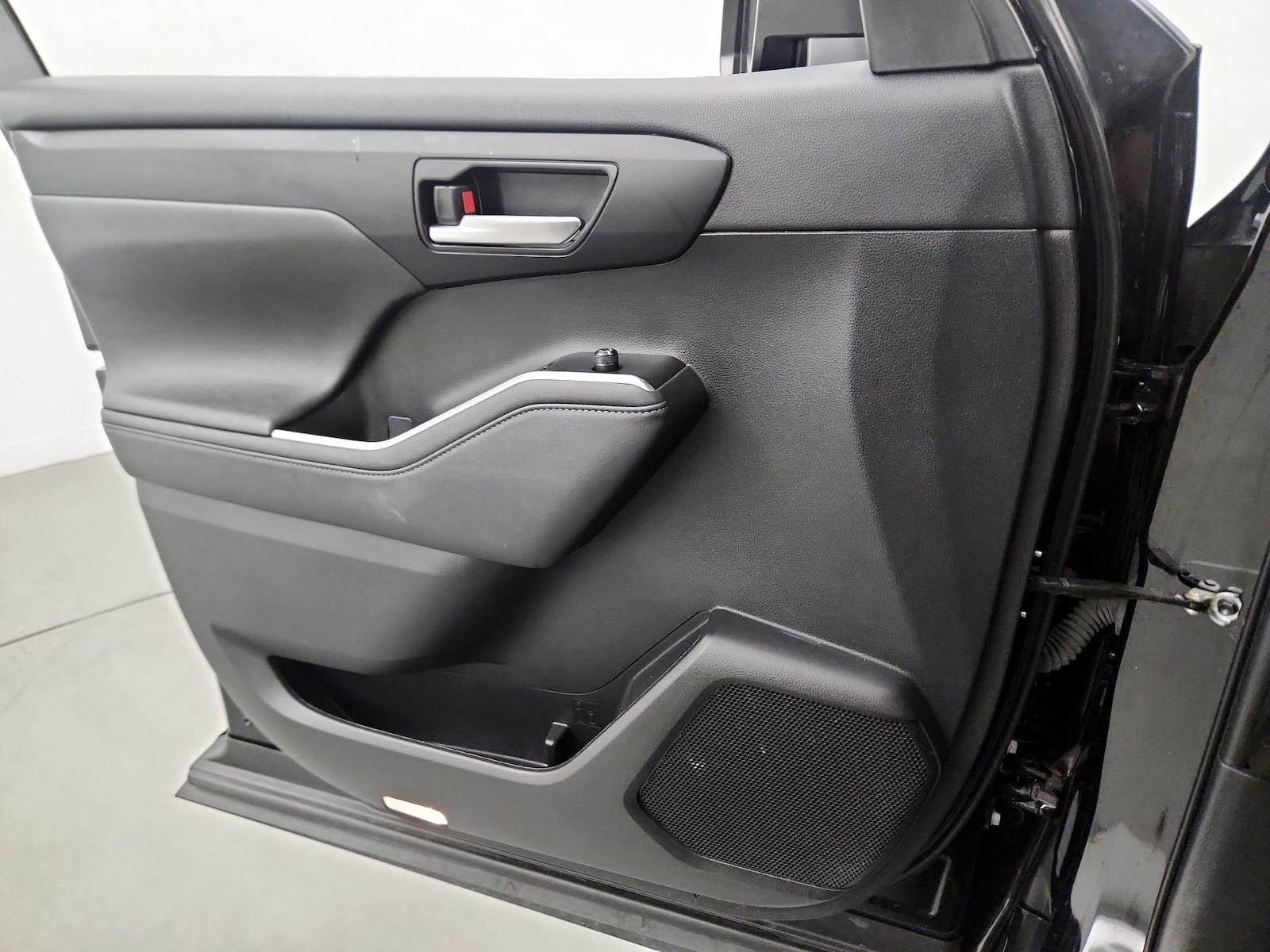 2023 Toyota Highlander XLE - Photo 13