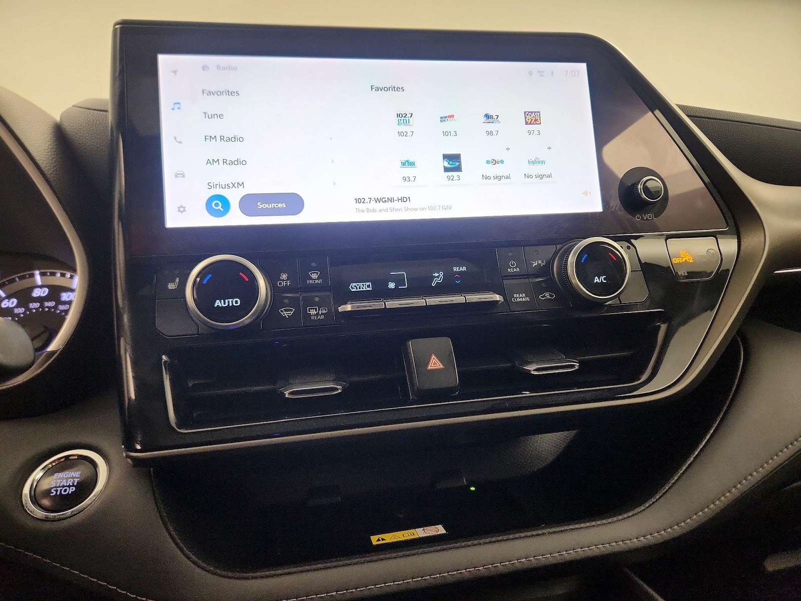 2023 Toyota Highlander XLE - Photo 16