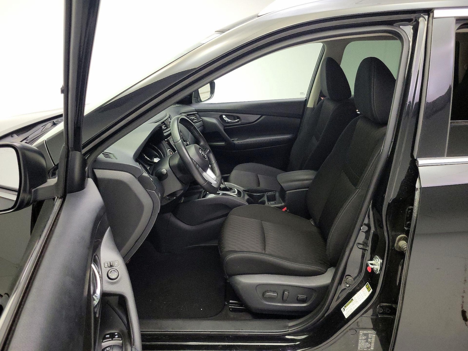 2020 Nissan Rogue SV - Photo 12