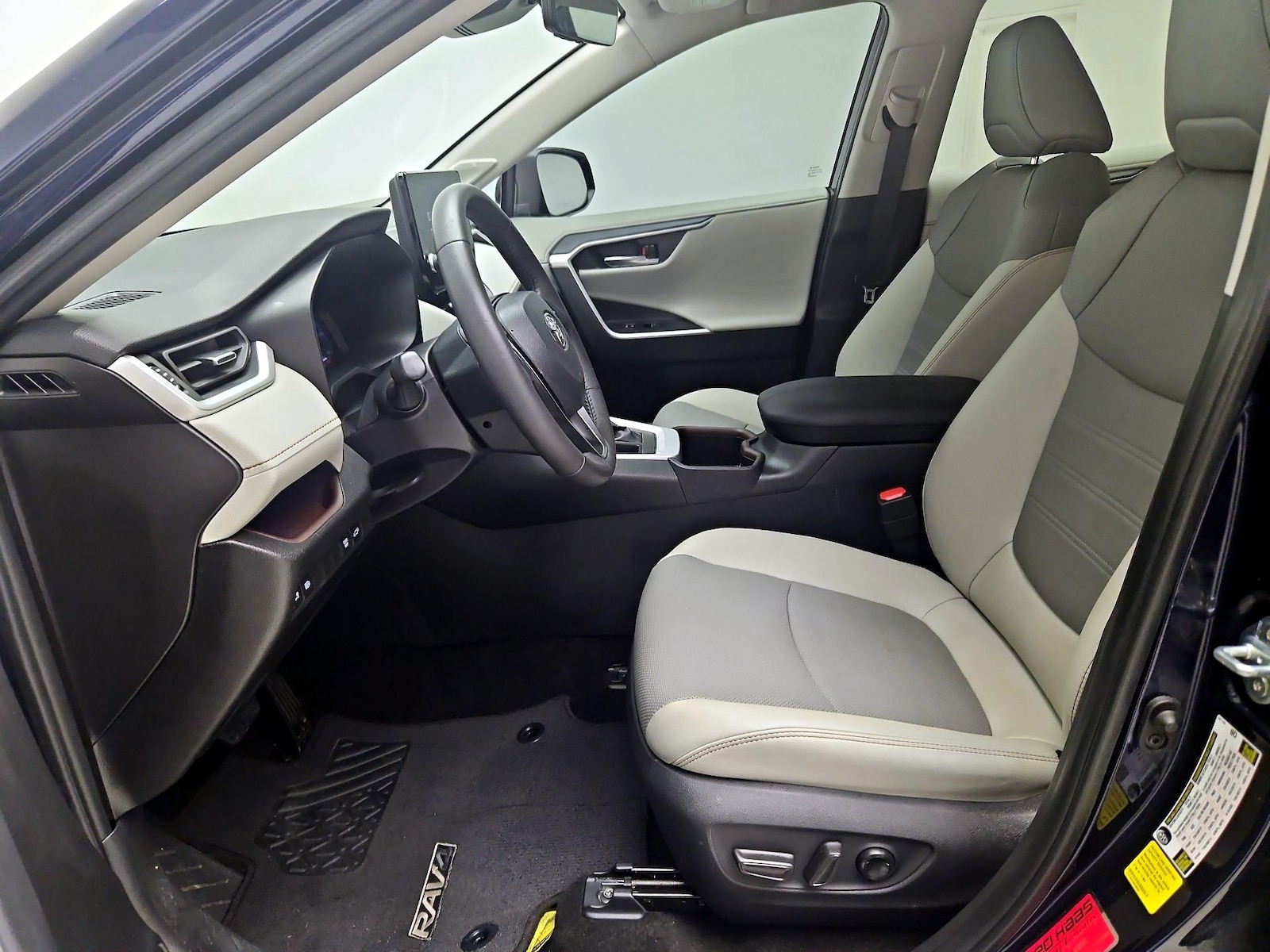 2025 Toyota RAV4 Limited - Photo 12