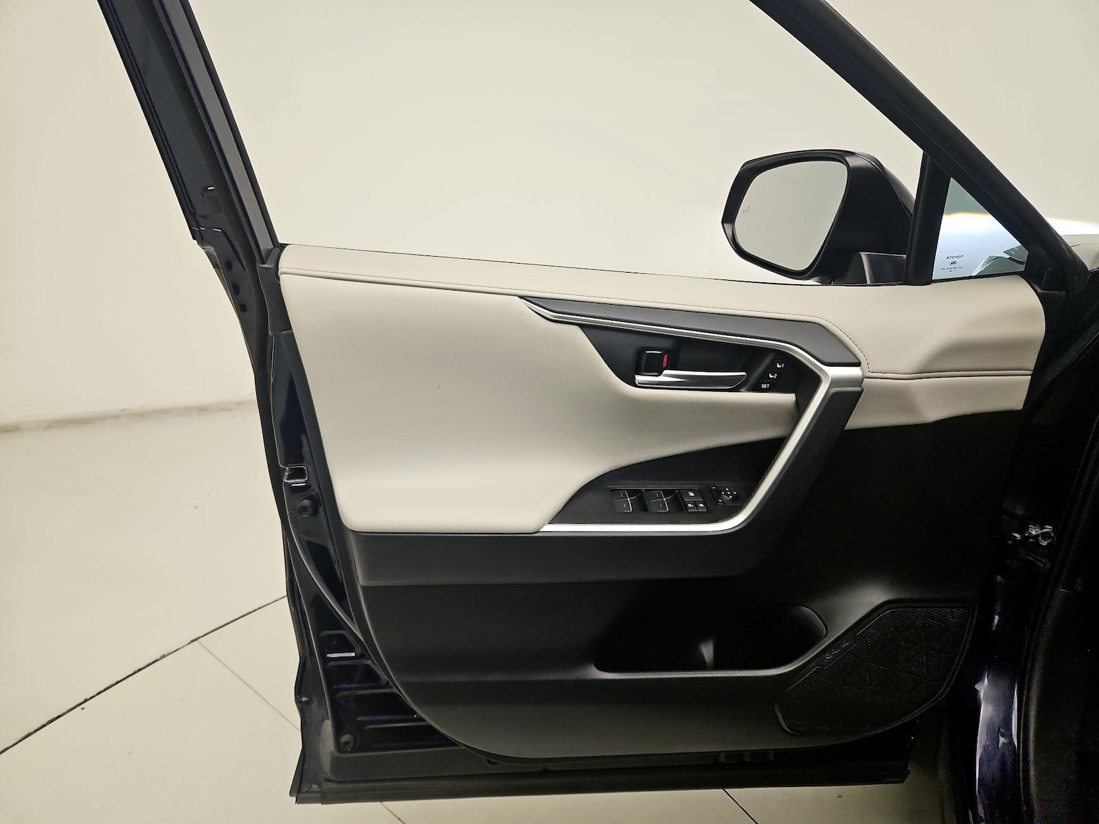 2025 Toyota RAV4 Limited - Photo 13