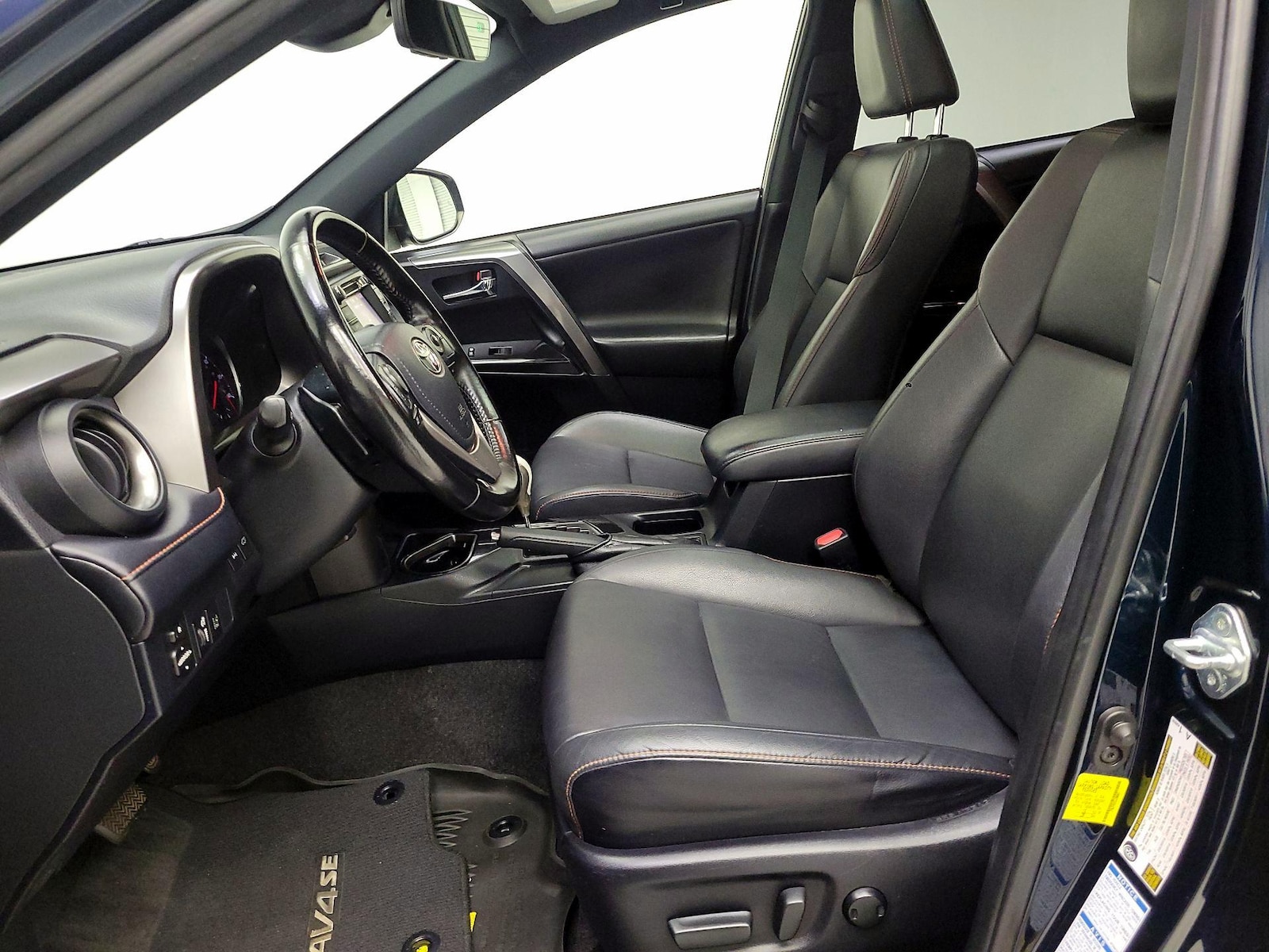 2018 Toyota RAV4 SE - Photo 12