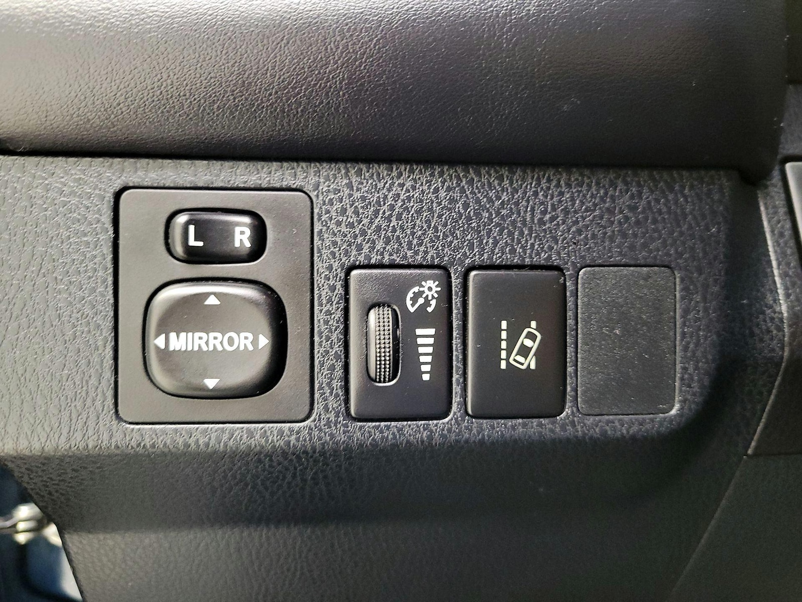 2018 Toyota RAV4 SE - Photo 14