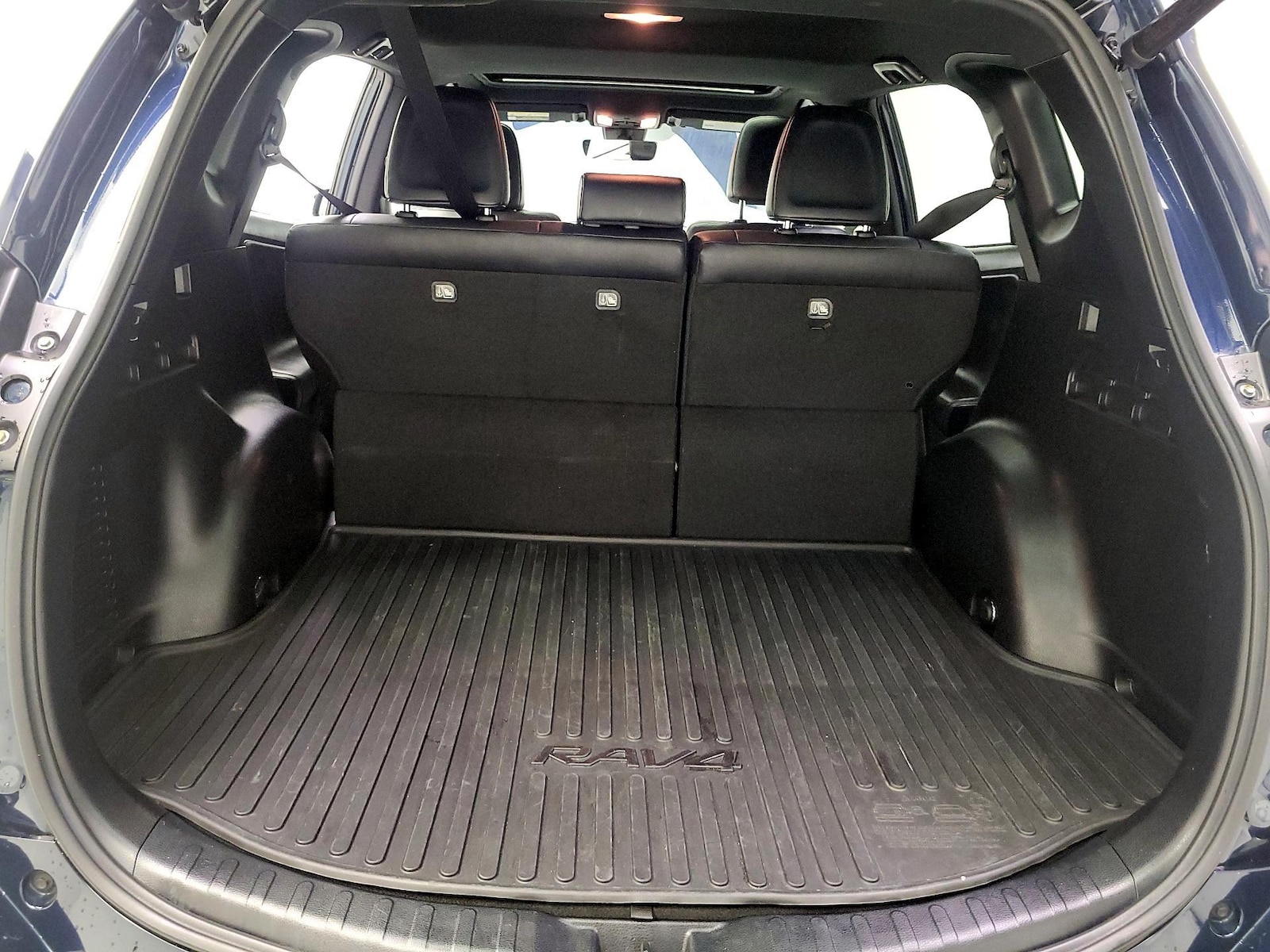 2018 Toyota RAV4 SE - Photo 22