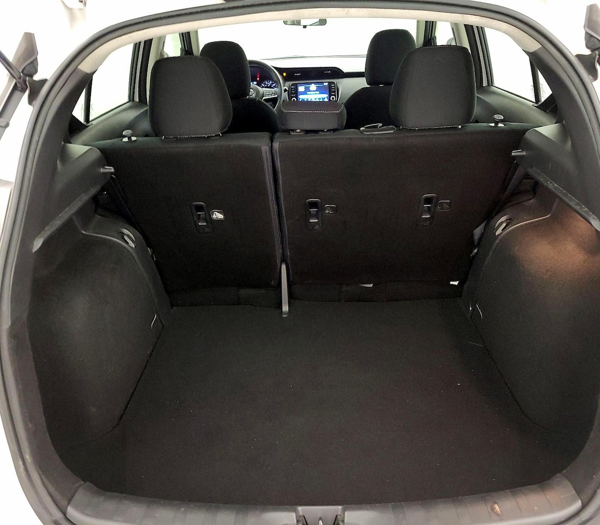Trunk/Cargo (Seats Up)