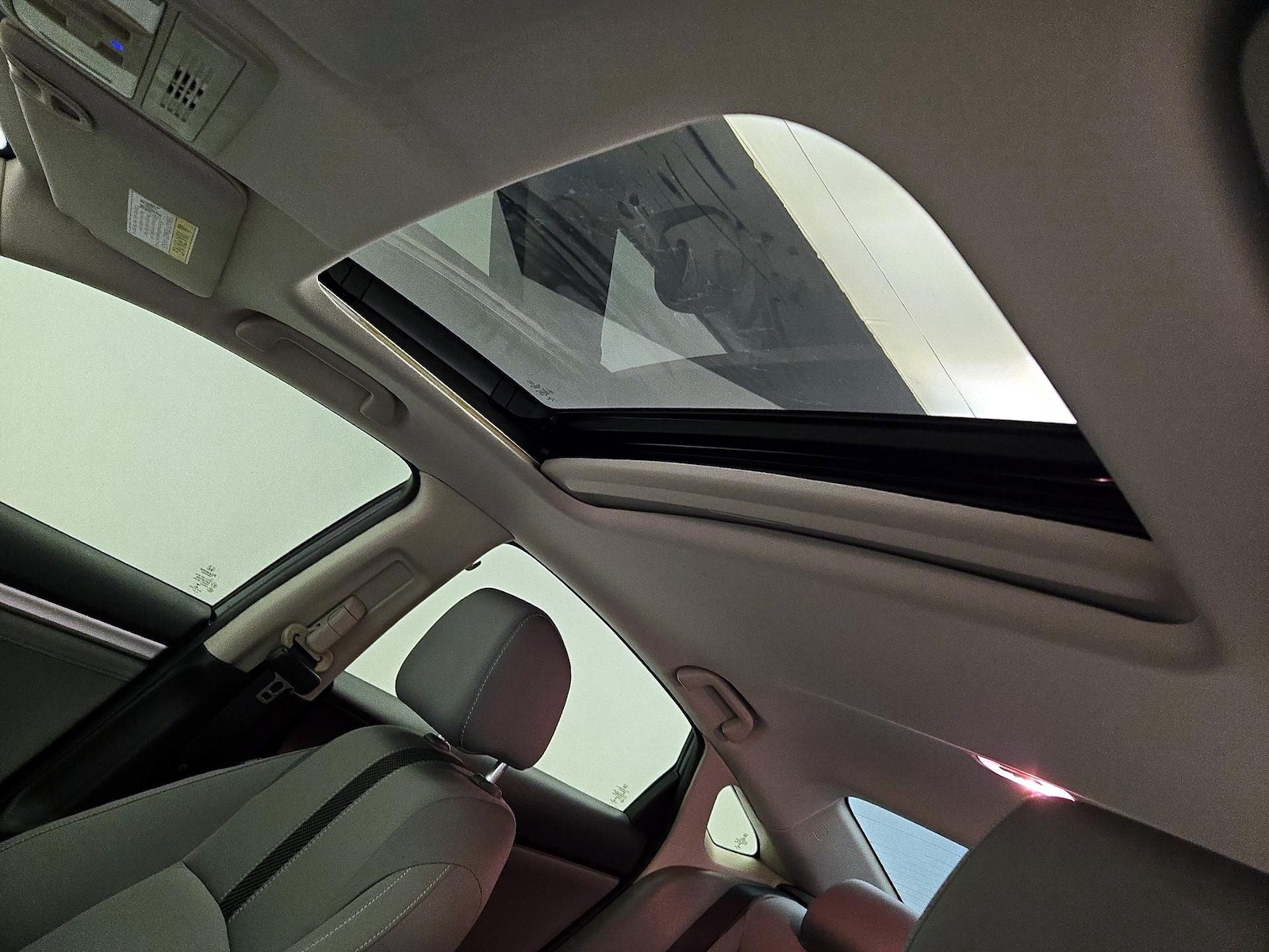 Sunroof(s) & Overhead Airbags
