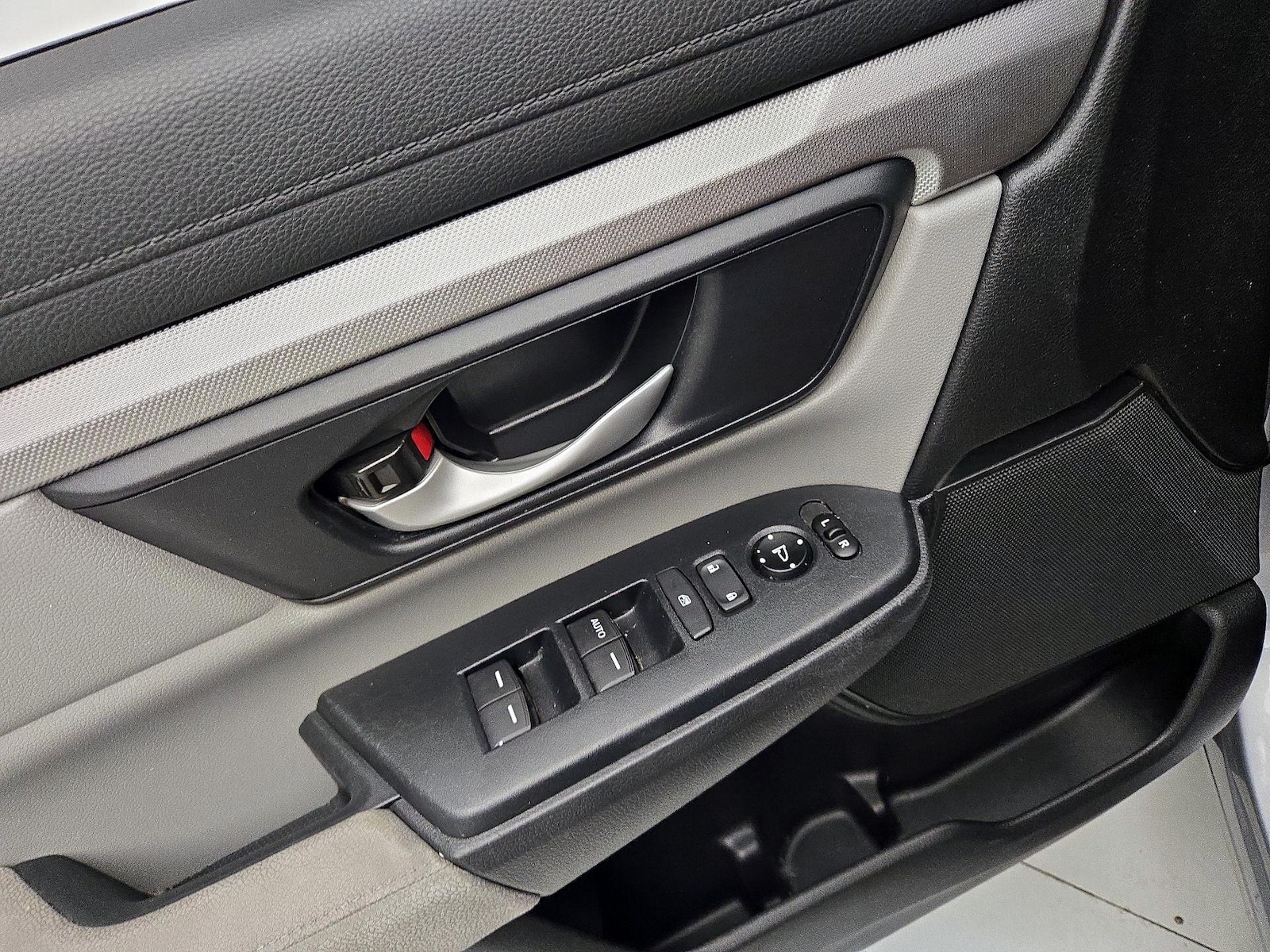 2017 Honda CR-V LX - Photo 13
