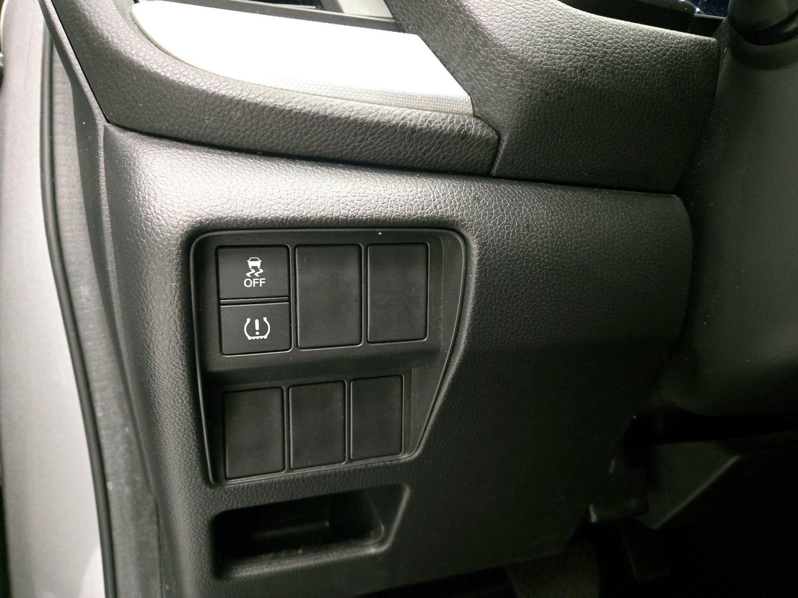 2017 Honda CR-V LX - Photo 14
