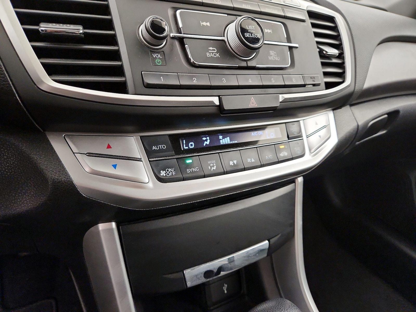 2015 Honda Accord LX - Photo 16