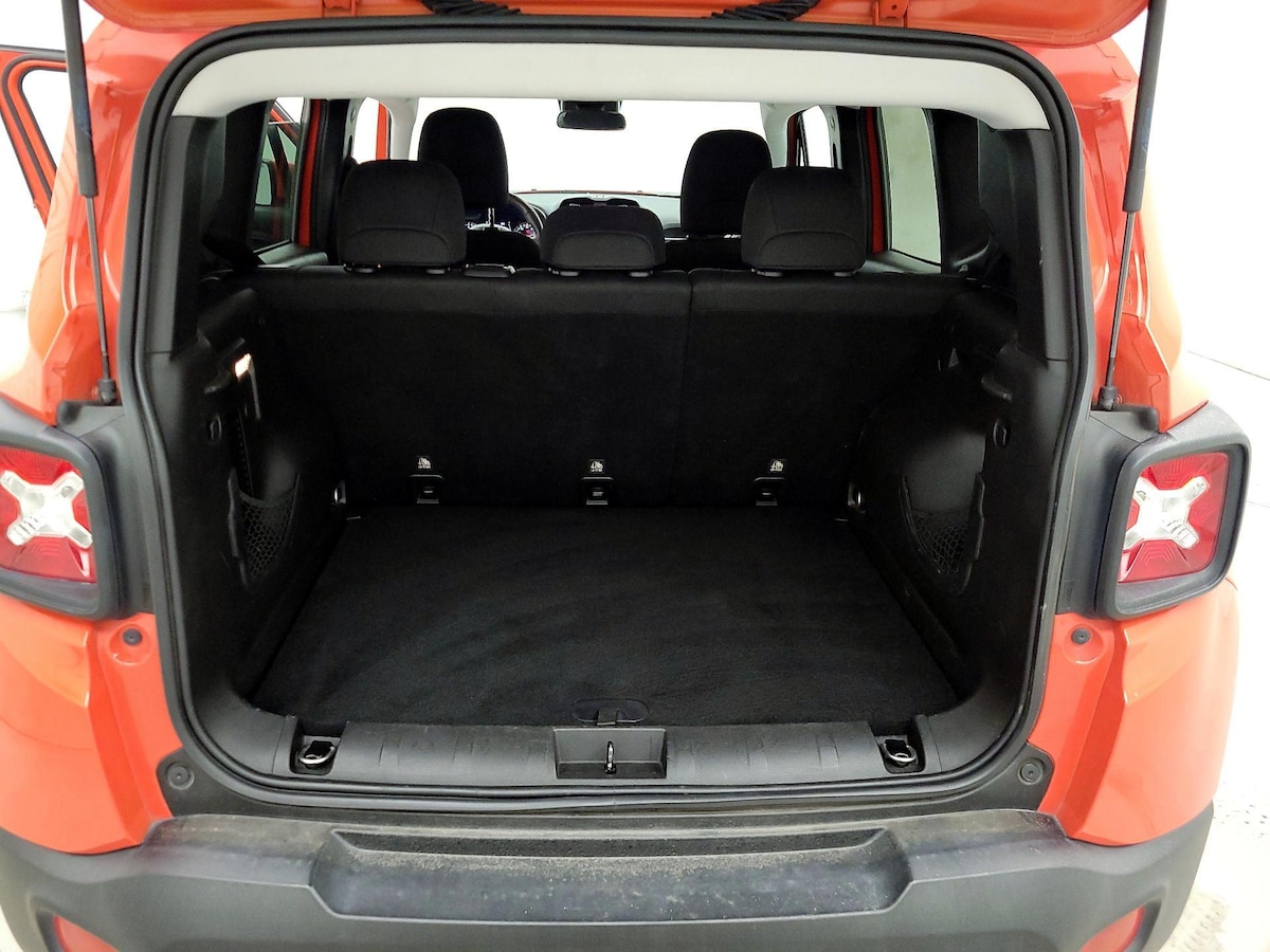 Trunk/Cargo (Seats Up)