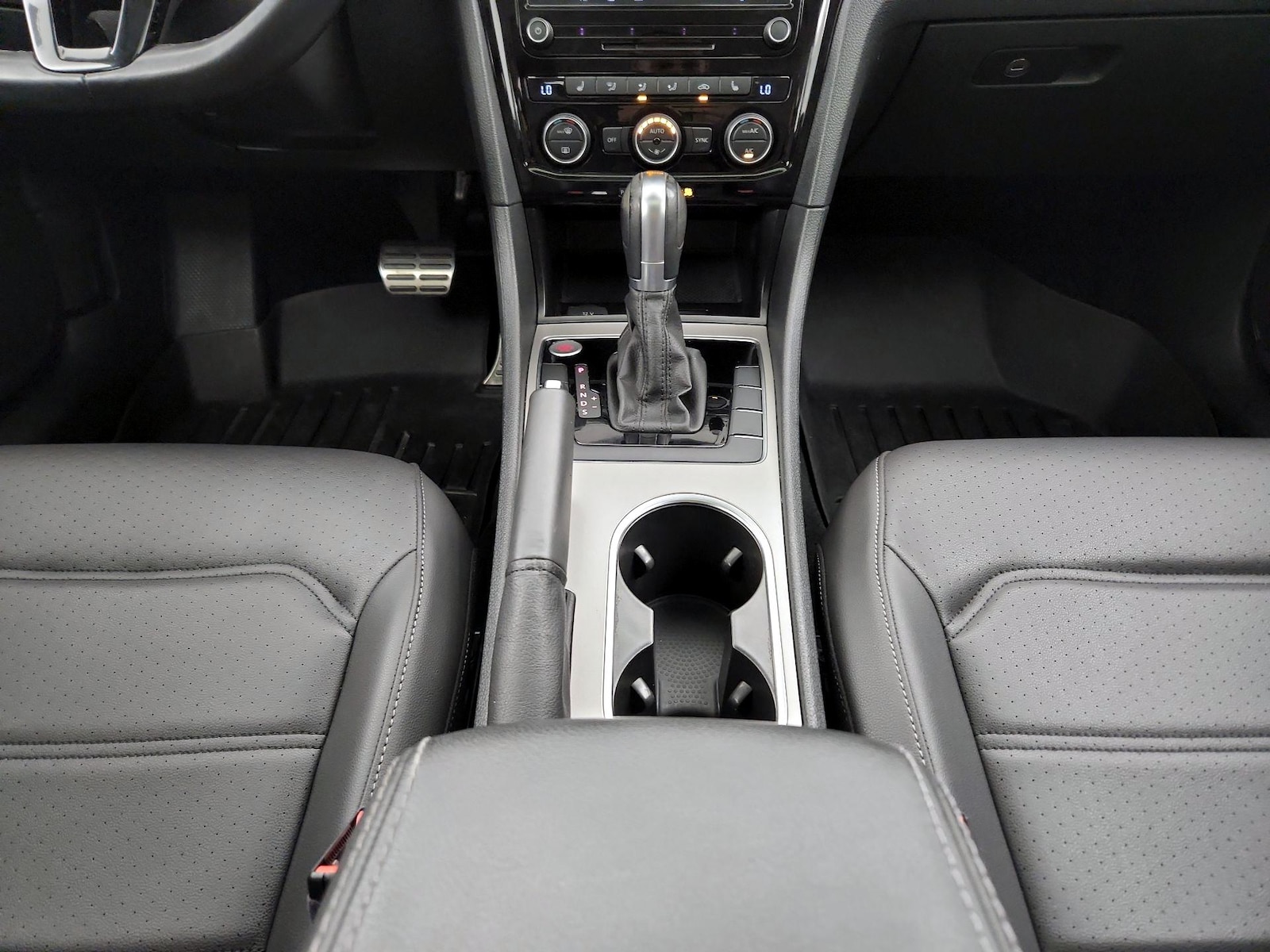 2020 Volkswagen Passat R-Line - Photo 16