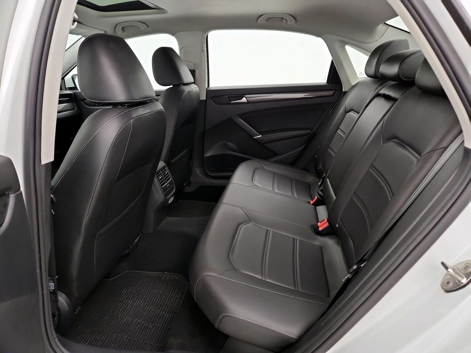 2020 Volkswagen Passat R-Line - Photo 19