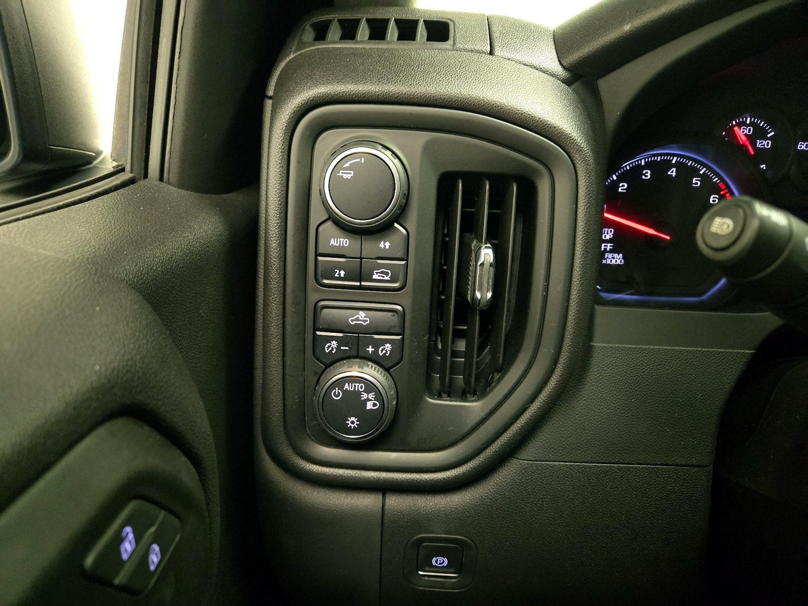 2023 Chevrolet Silverado 1500 Custom - Photo 14