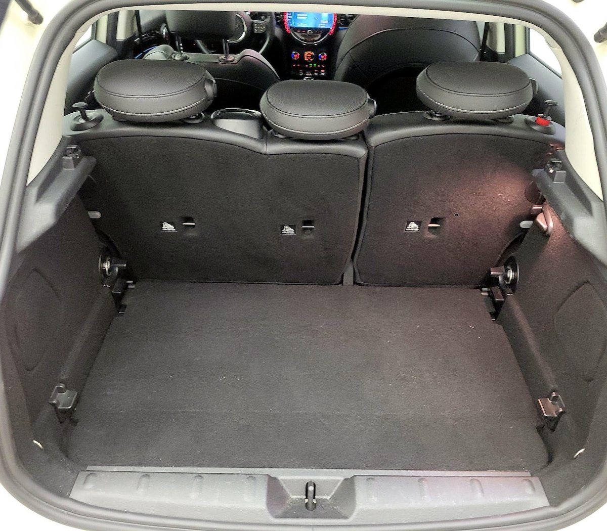 Trunk/Cargo (Seats Up)