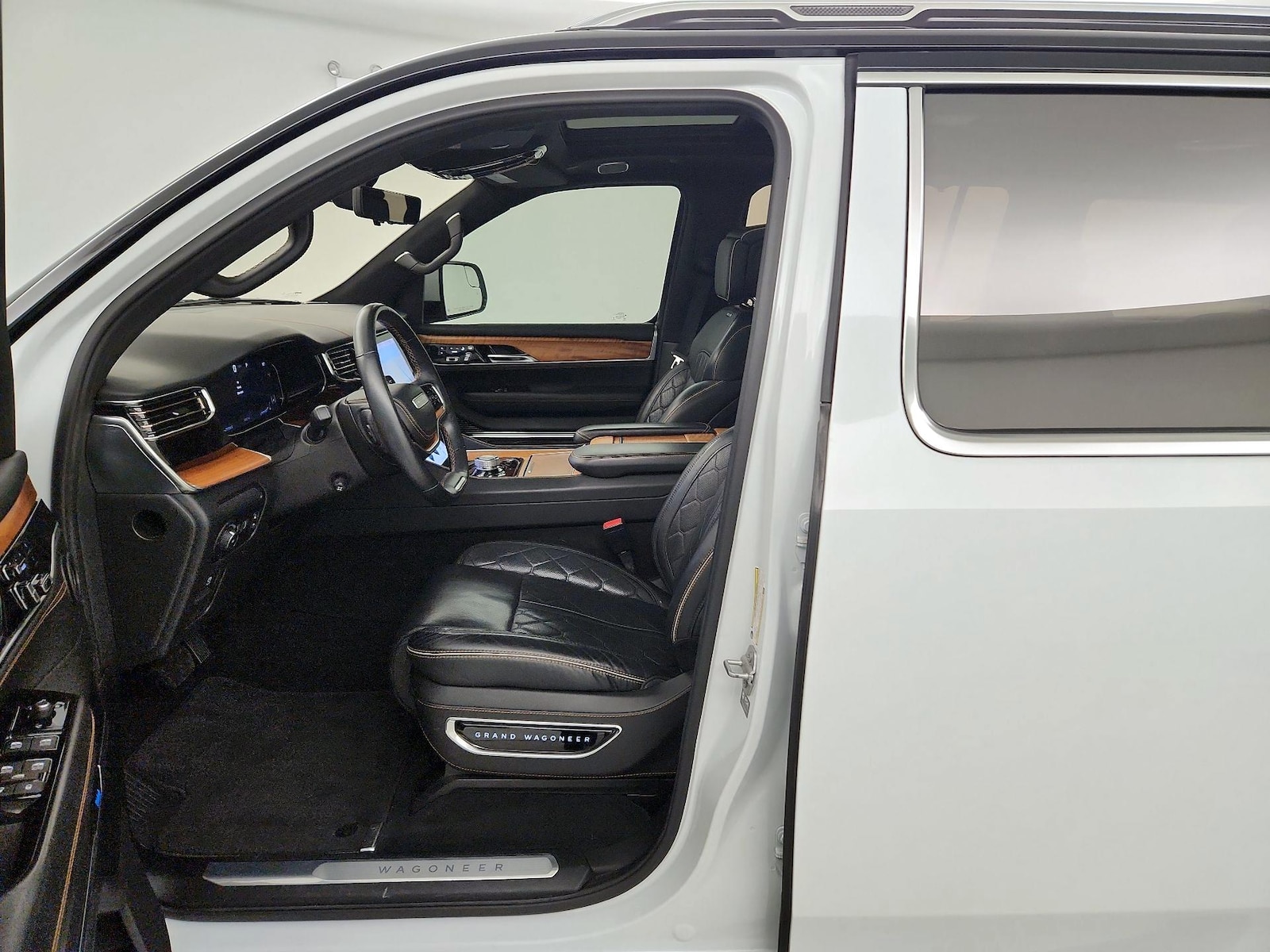 2022 Jeep Grand Wagoneer Series III - Photo 10