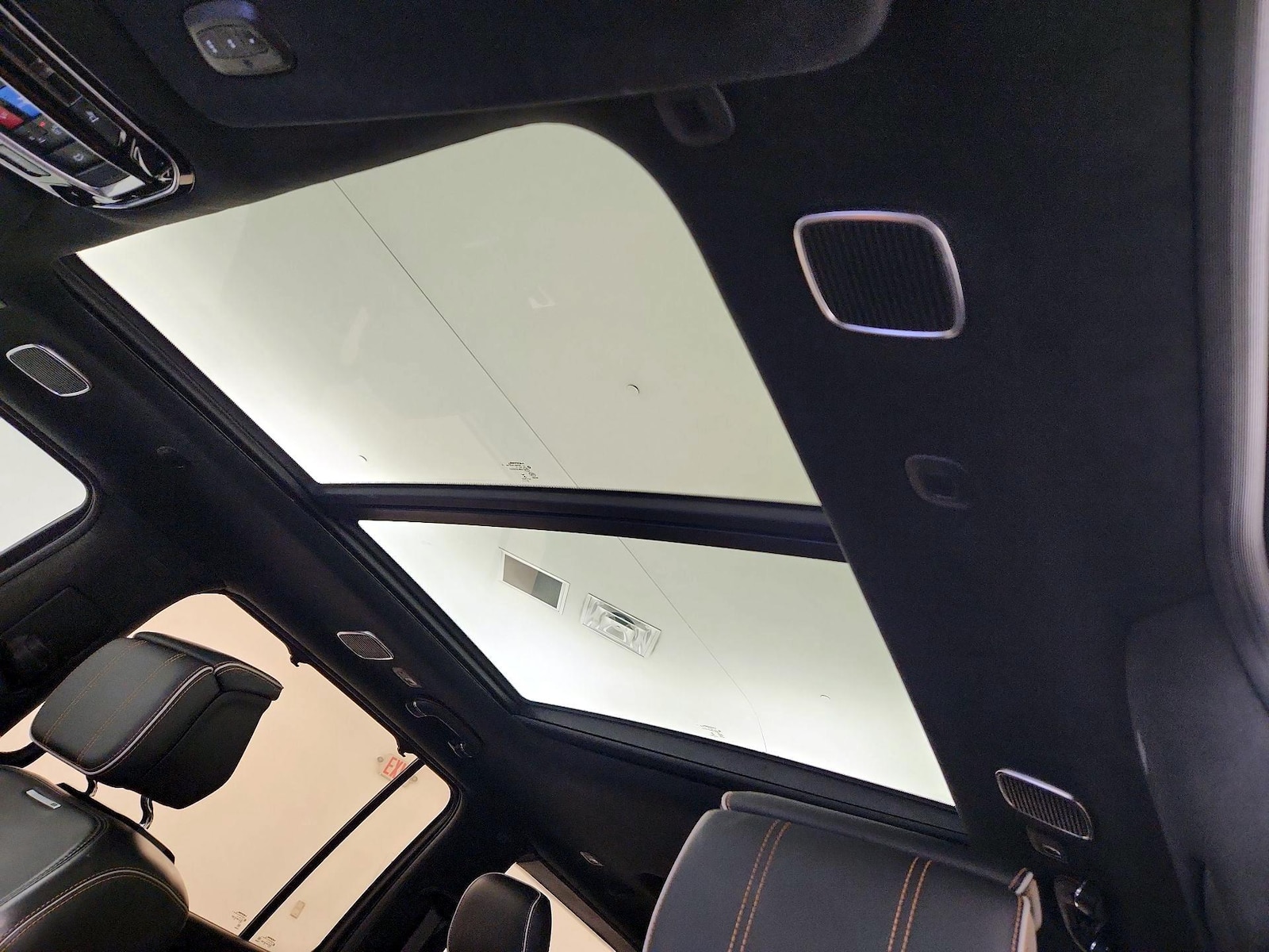 2022 Jeep Grand Wagoneer Series III - Photo 19
